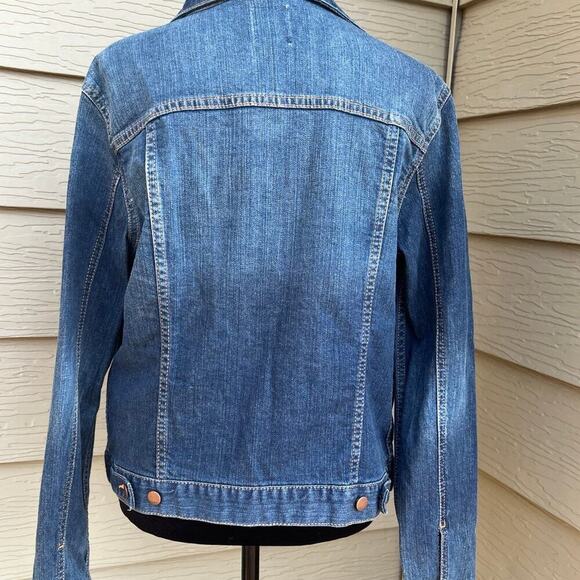 GAP women's size M, Jean Jacket.  NO Distress, cotton spandex blend. - Picture 5 of 9